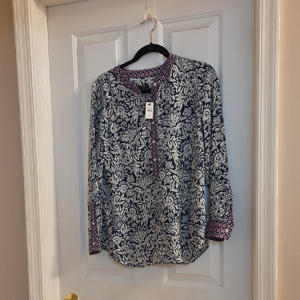 Talbots Navy and White Floral Blouse with Pink Geometric Trim Small
